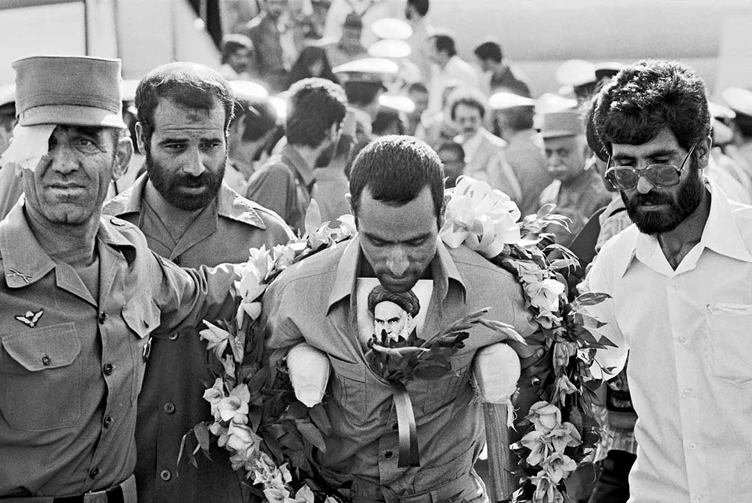 عکس‌های تلخ و شیرین از بازگشت آزادگان که ندیده اید