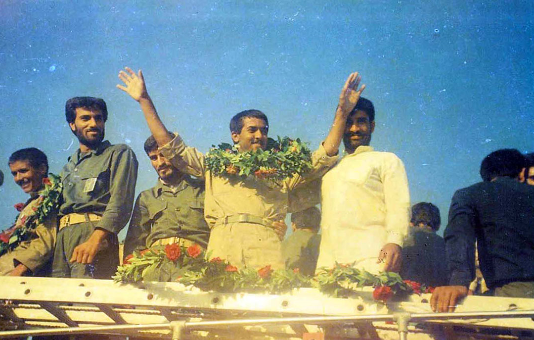 عکس‌های تلخ و شیرین از بازگشت آزادگان که ندیده اید