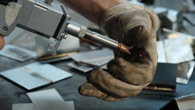 C:\Users\m.zandevakili\AppData\Local\Microsoft\Windows\INetCache\Content.Word\welding-laser1.jpg