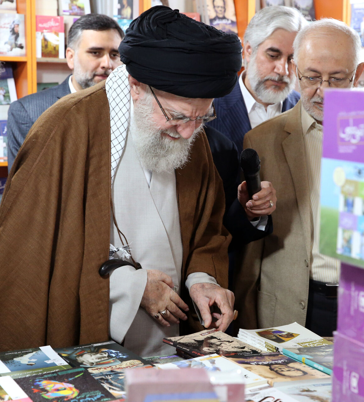 رهبری 2
