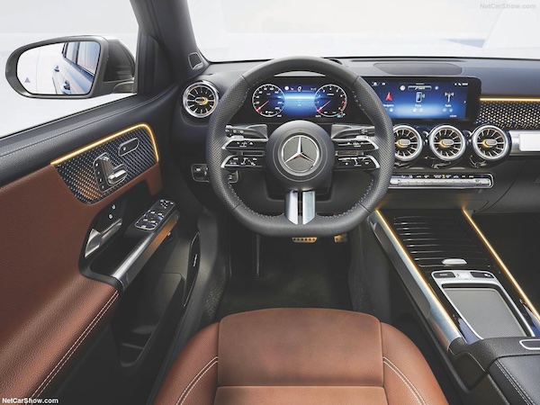 Mercedes-Benz-GLB-2024-1024-07