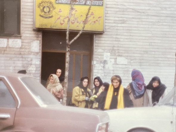 آموزش زبان انگلیسی در منطقه پاسداران - دهه 70