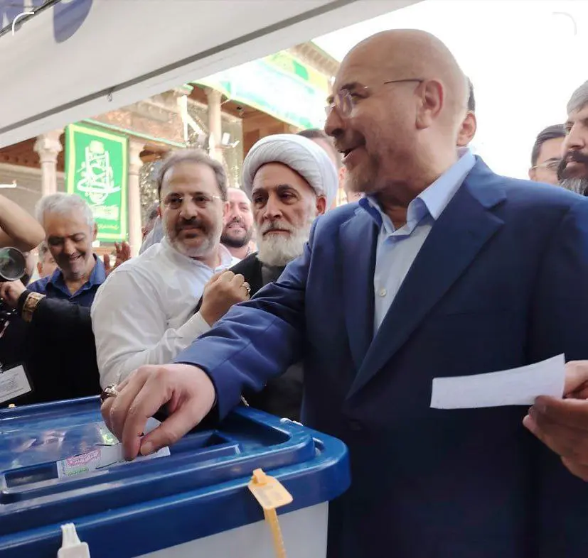 عکسی از دو نامزد ریاست جمهوری پای صندوق رای