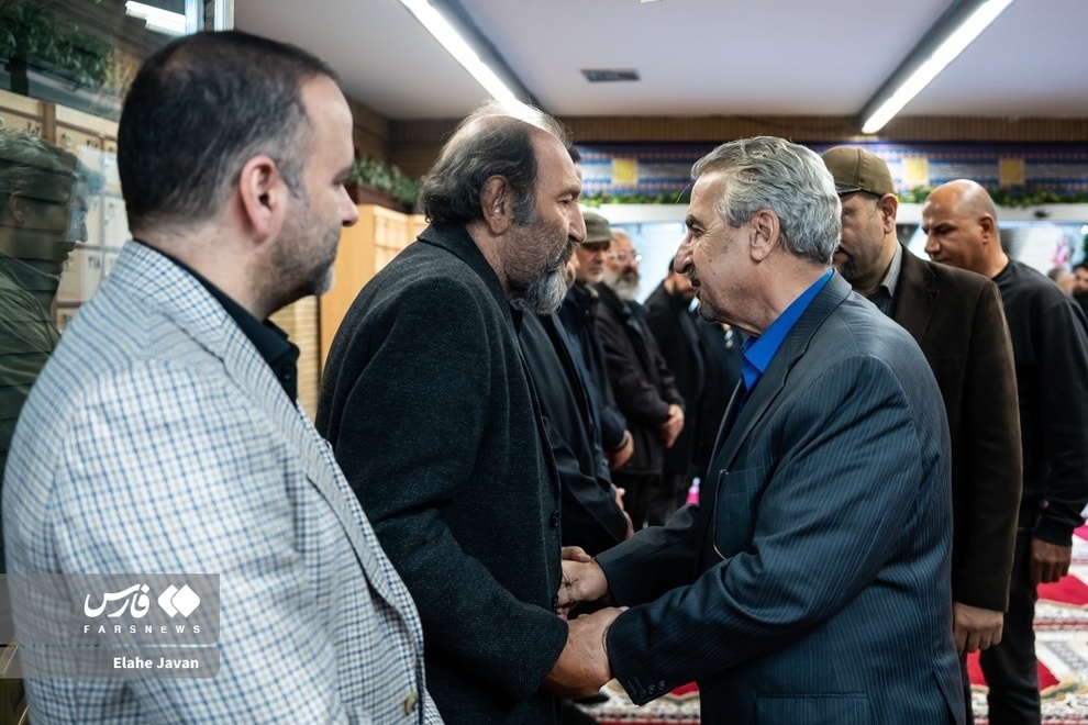 حضور چهره‌ها در مراسم یادبود همسر داوود میرباقری