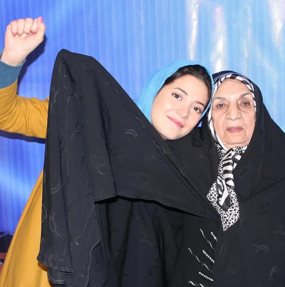 طناز طباطبایی