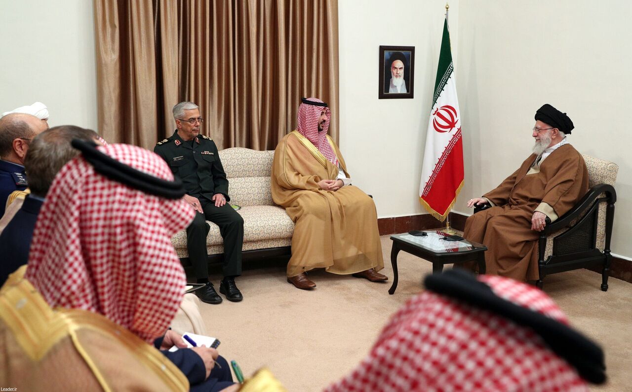 تقدیم پیام پادشاه عربستان به مقام معظم رهبری/ مقام معظم رهبری: گسترش روابط میان دو کشور دشمنانی دارد/ ایران و عربستان می‌توانند تکمیل‌کننده یکدیگر باشند