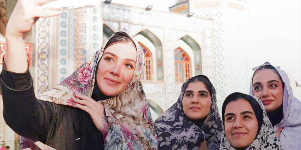 والیبالیست‌ها در امامزاده صالح
