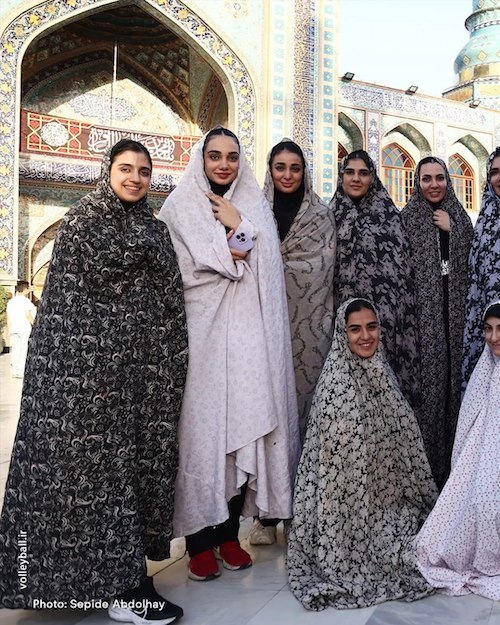 والیبالیست‌ها در امامزاده صالح