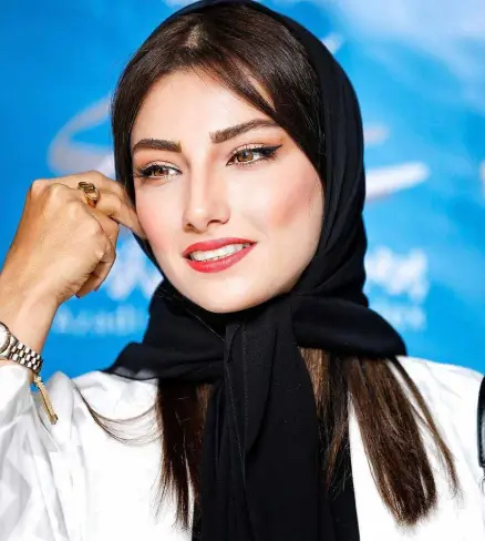 محیا دهقانی 