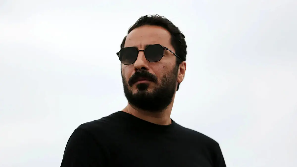 شخصیتی مرموز و کاریزماتیک که خشونت و فلسفه شخصی او، مخاطب را همزمان جذب و می‌ترساند