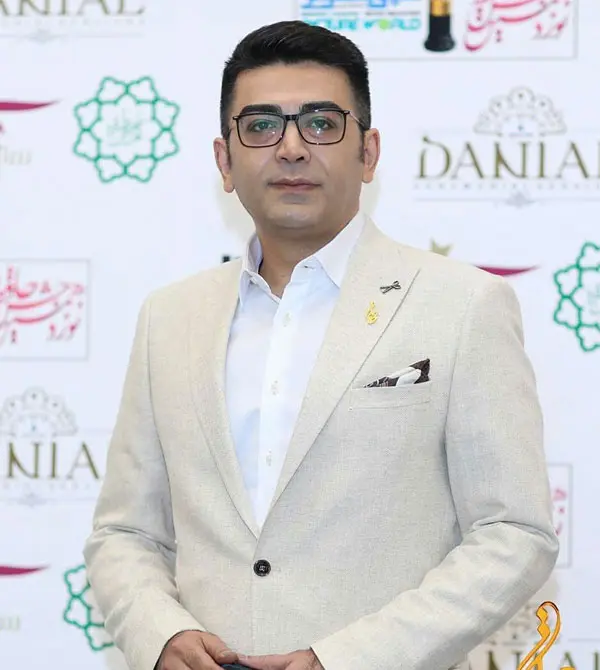 فرزاد حسنی