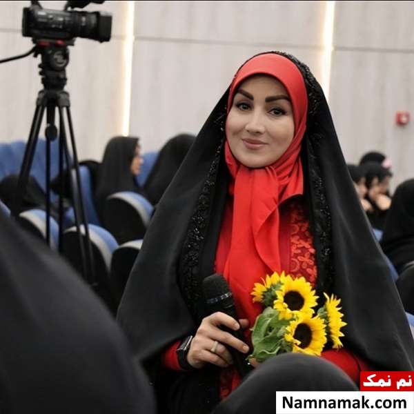 منیژه عرب نورآبادی گوینده خبر