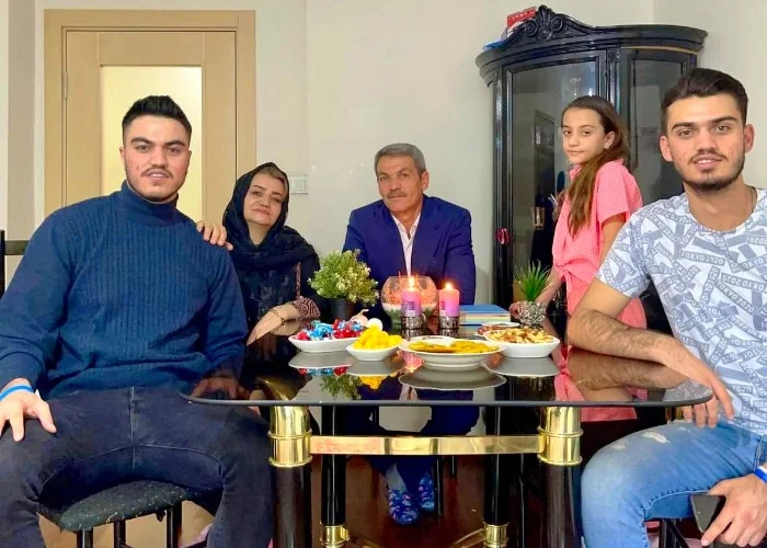 مرتضی شریفی ذر کنار خانواده اش